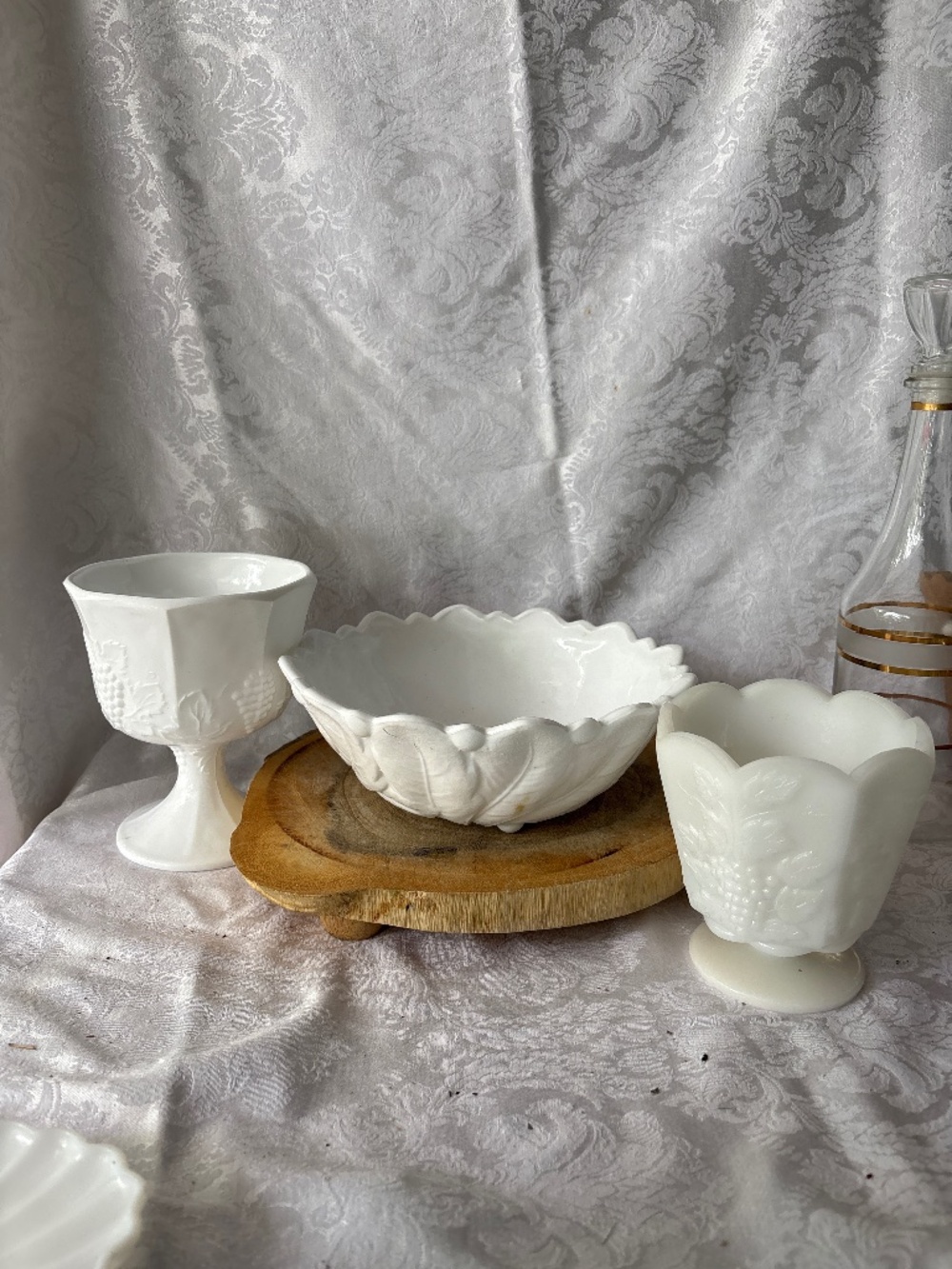 Milk glass bundle